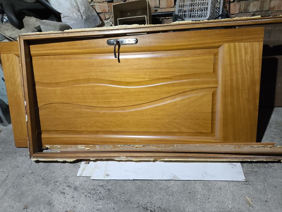 Дверь деревянная