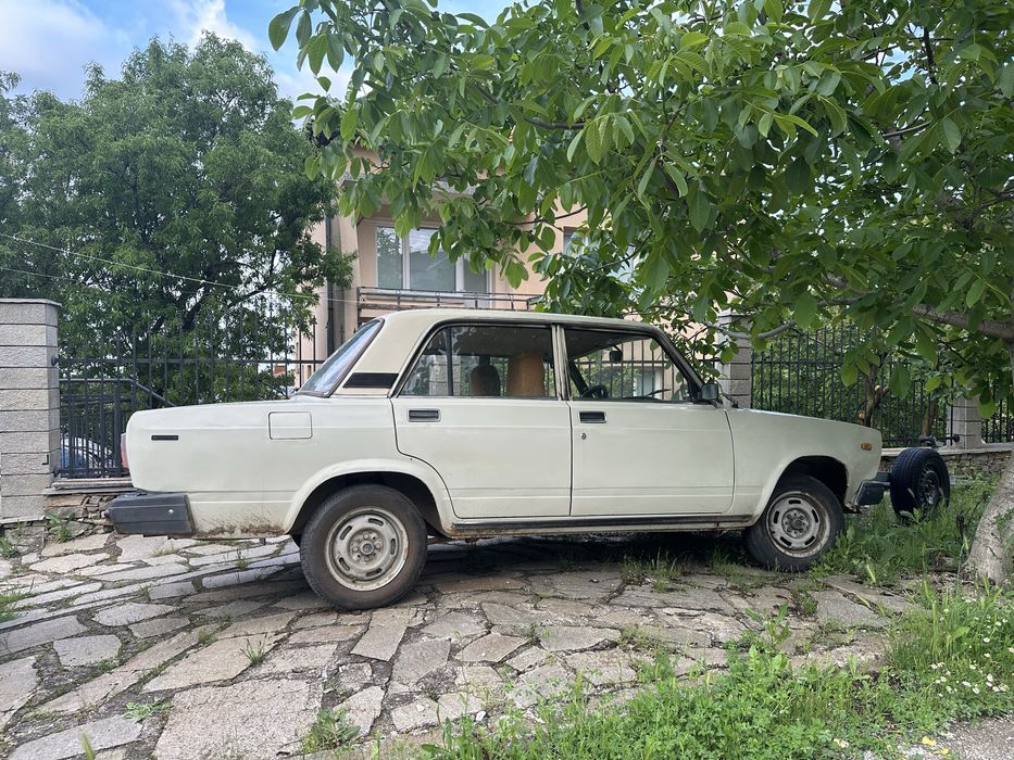 Продавам Lada 2107