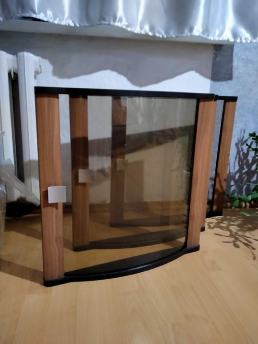 Отдам дверки на шкафчик со стеклом