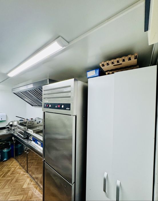 Rulota comerciala PRAGMATEK truck FAST FOOD complet echipata - afacere la cheie