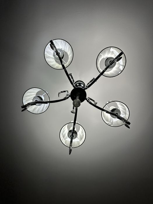 Продам люстру в зал