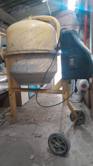 Бетономешалка, банки, листы