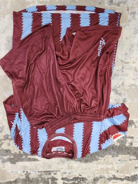 Vind 12 costume Footbal mărimea L