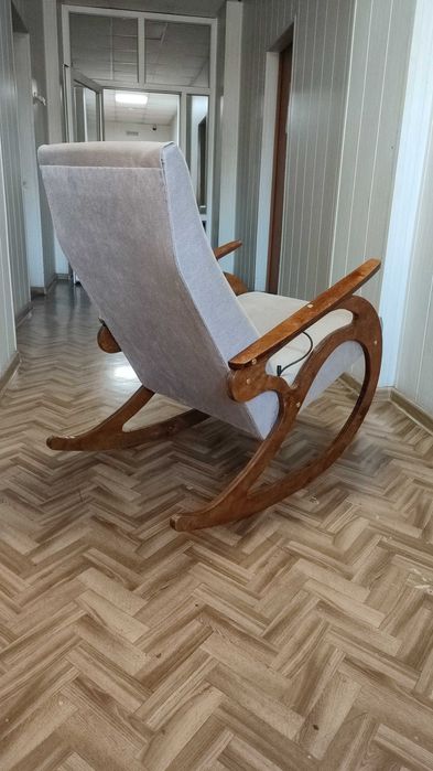 Кресло массажное - кресло качалка новое. И Классическое кресло!