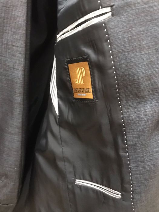 Продам костюм 46