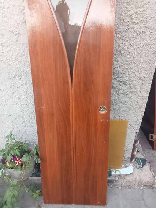 Продаю двери межкомнатную