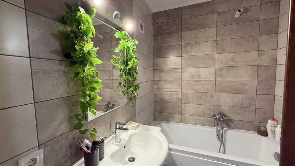 Vand apartament zona tractorul (fara agentie)