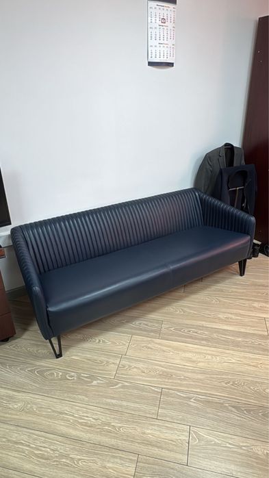 Продам кожаный диван в отличном состоянии