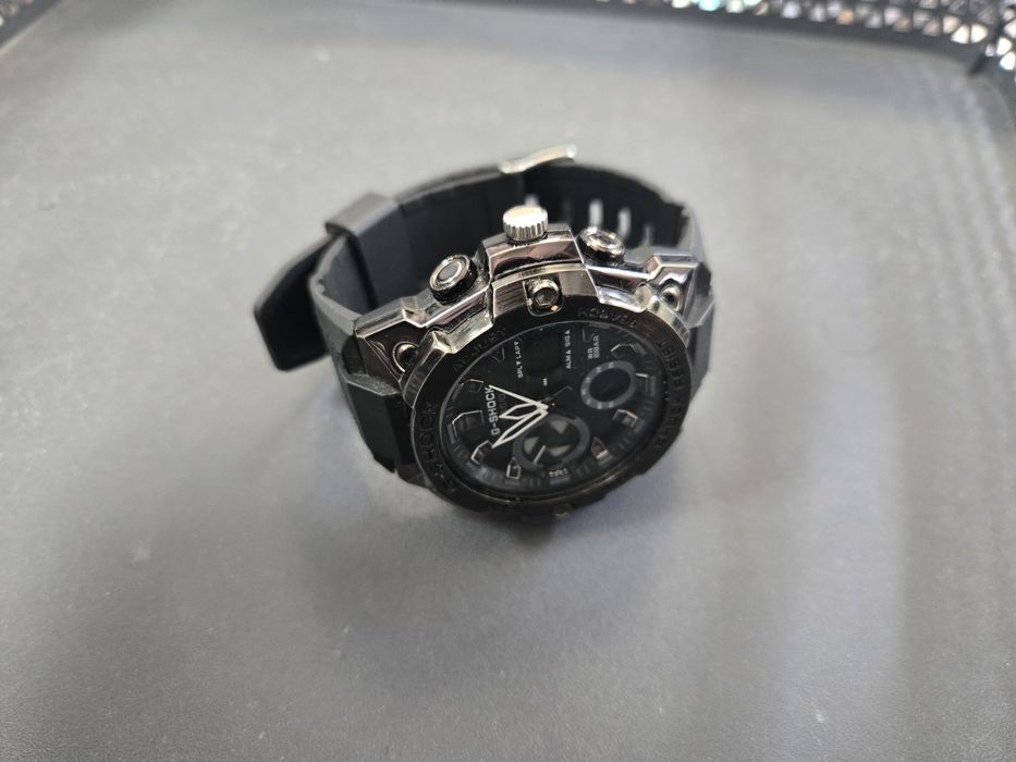 Часовник G Shock