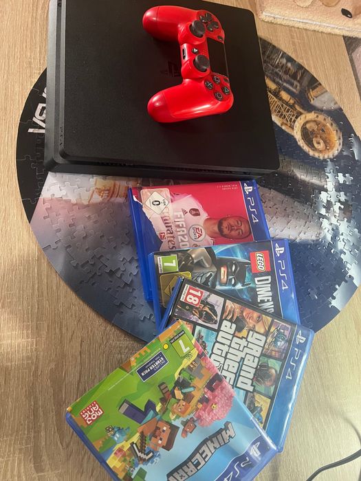 Ps 4 slim foarte puțin folosit