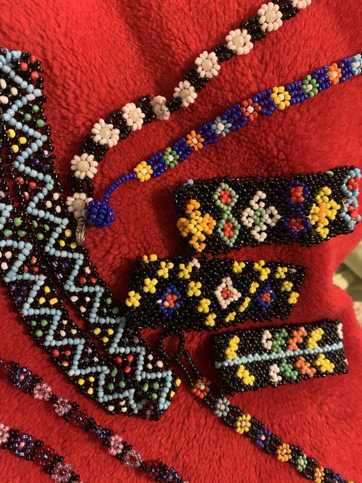 Coliere si bratari cu motive traditionale