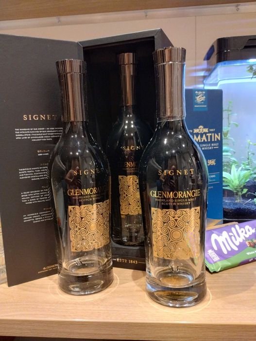 Празни бутилки от алкохол