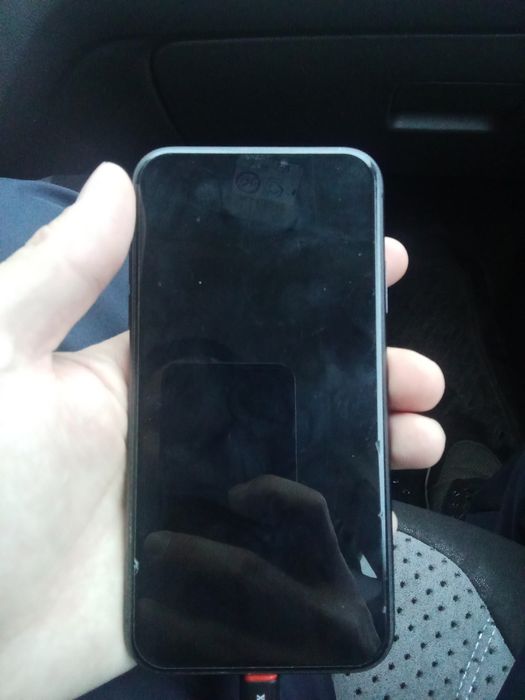 Продам Айфон 11 память 128