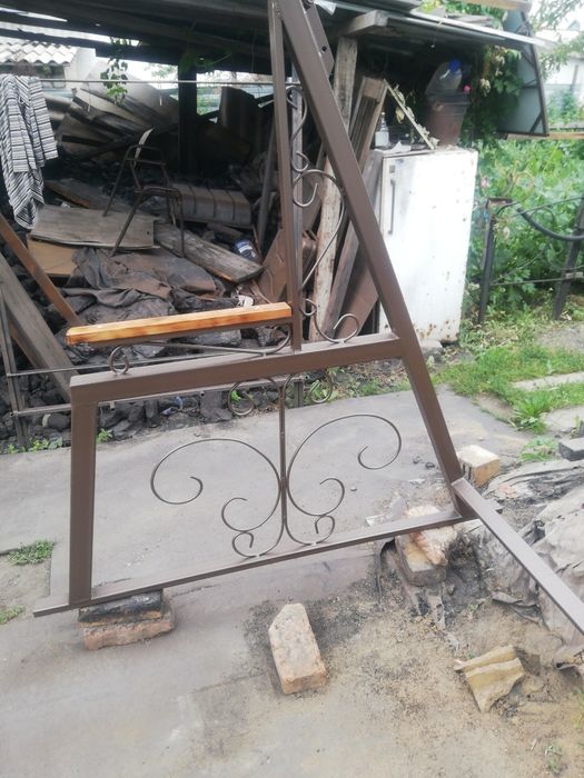 Продам качелю садовую.