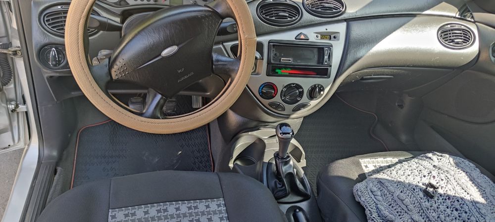 Форд фокус 2000 год, 1,6 бензин, 346000км, без ръжда, ford focus