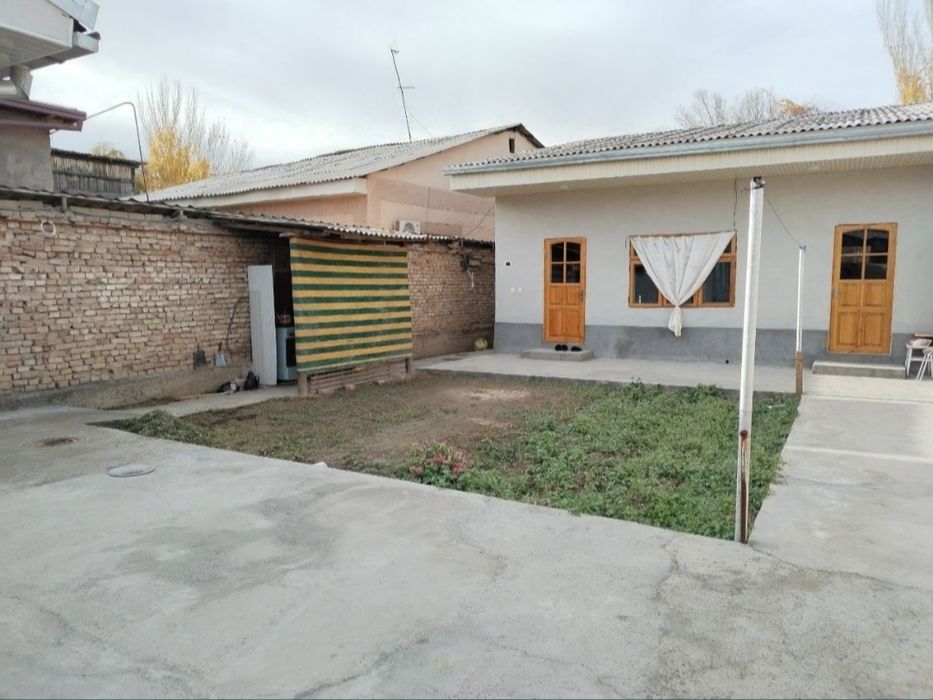 Uy sotiladi 6,19 sotik 4 xona