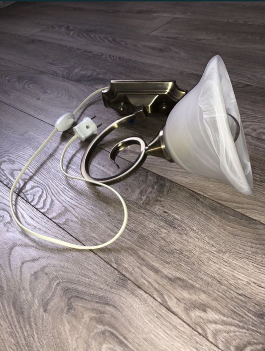 Продам настенный светильник