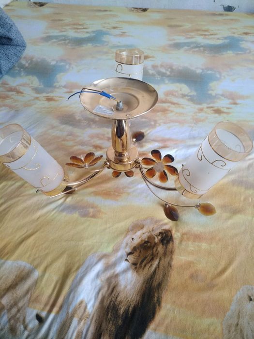 Люстра трехрожковая