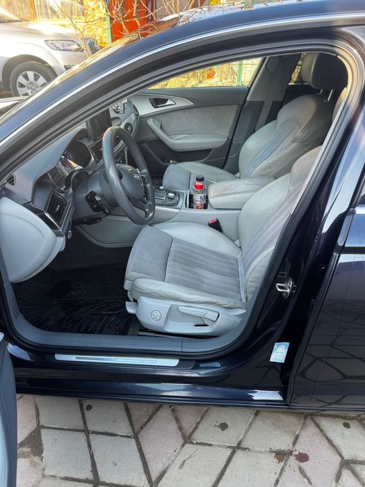 Vand Audi A6 automat,culoare albastra,interior gri cu piele alcantara.