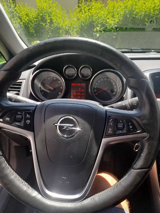 Продавам Opel Astra 2015 | 1.6 CDTI | 6-степенна КП | Пълен фул екстри
