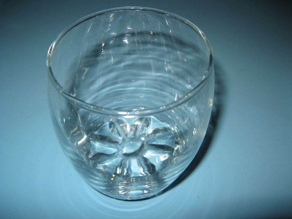 Продам тарелки IKEA ,вазы, графин, стаканы