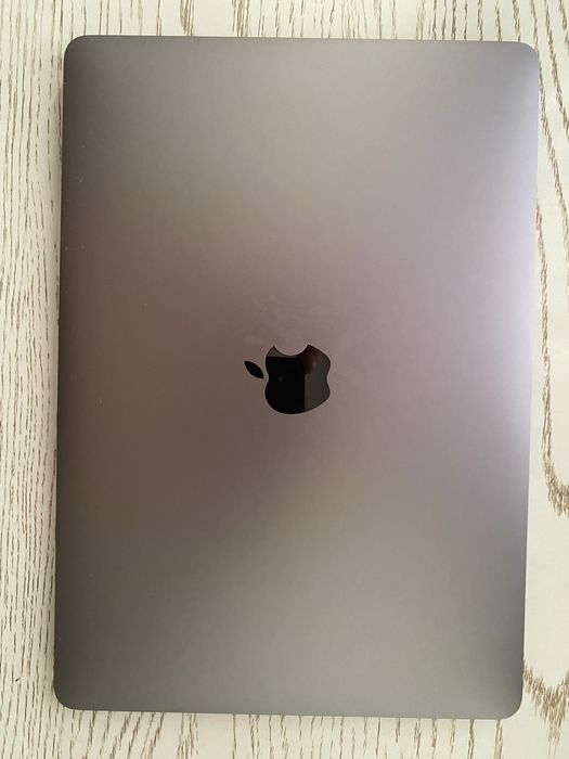 MacBook Air M1 (2020) 8/256 GB в отличном состоянии!