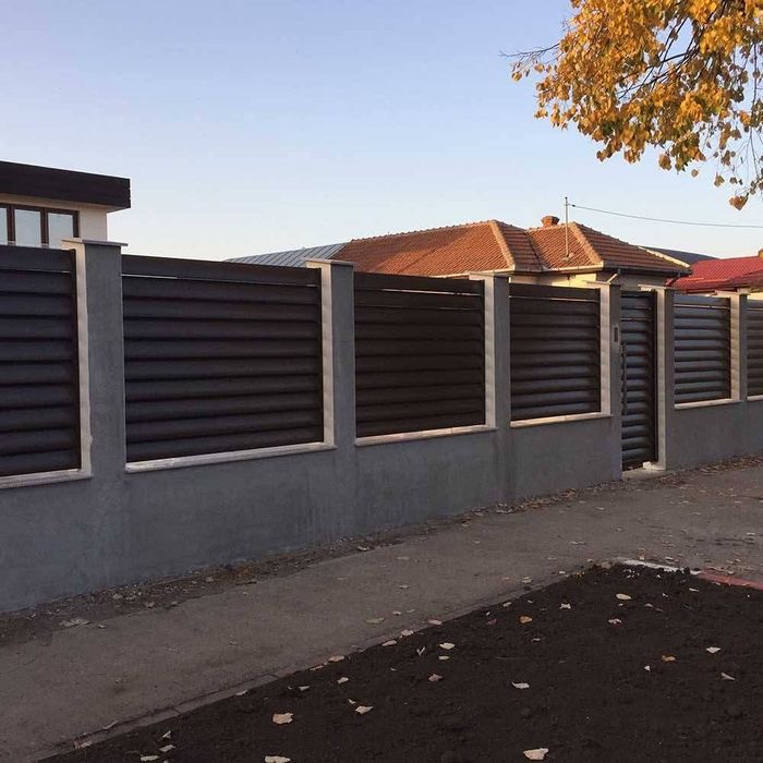 Vand garduri și porți la comanda clientului