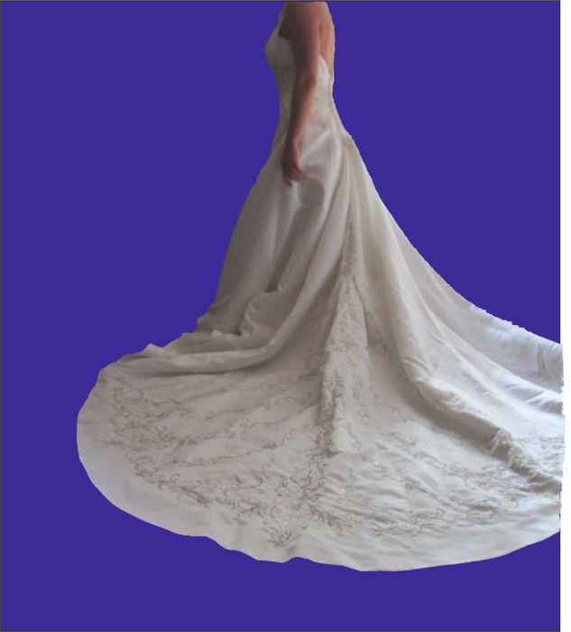 Vand sau inchiriez rochita de mireasa