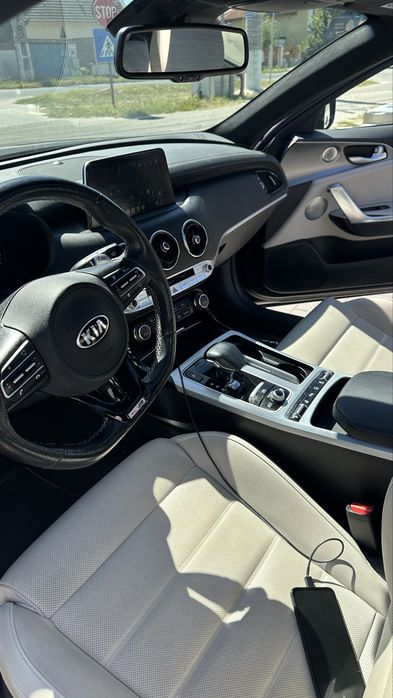 se vinde Kia Stinger GT Line AWD