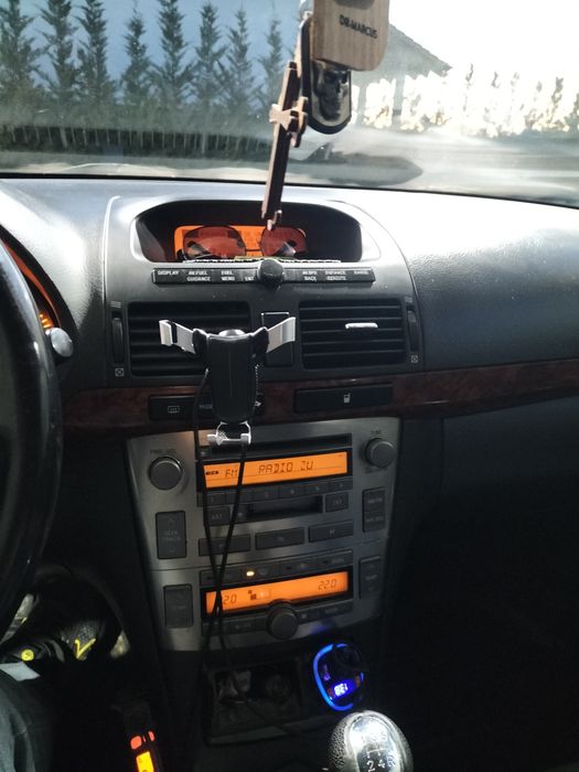 Vând Toyota avensis T25