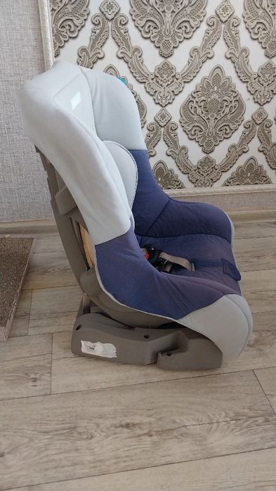 Автомобильное кресло