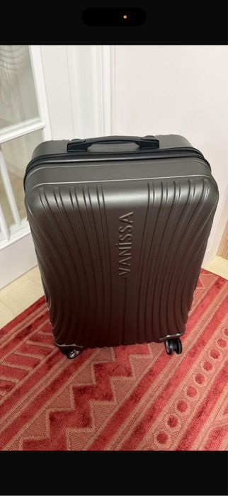Чемодан новый , размер М