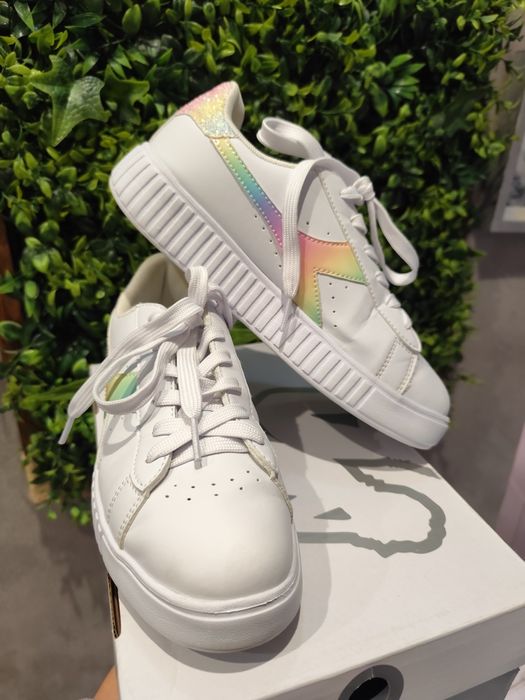Маратонки DIADORA