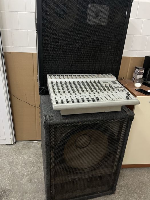 Тонколони и субуфер със стъпало