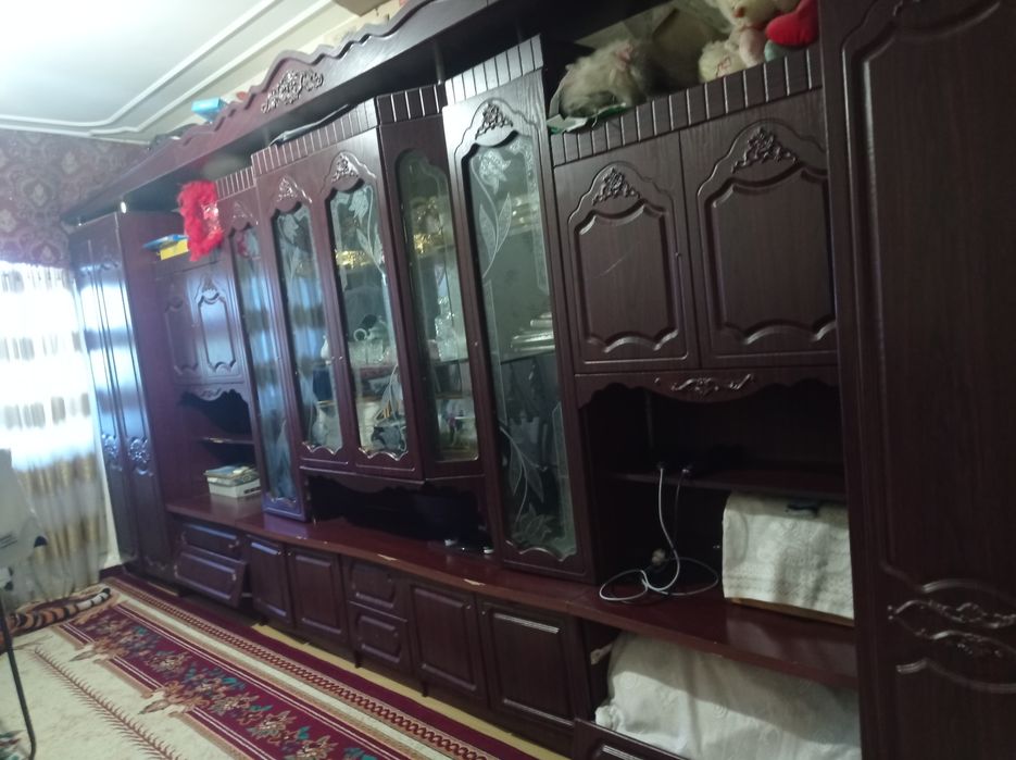 Shkaf sotiladi srochna