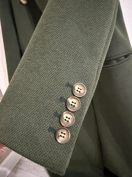 Женское пальто продается