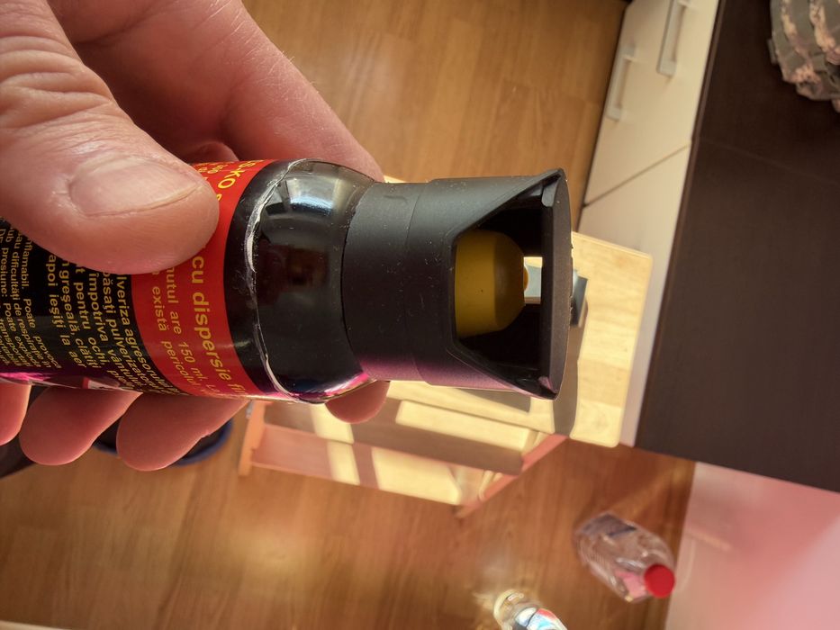 Vand spray iritant lacrimogen  cu toc piele