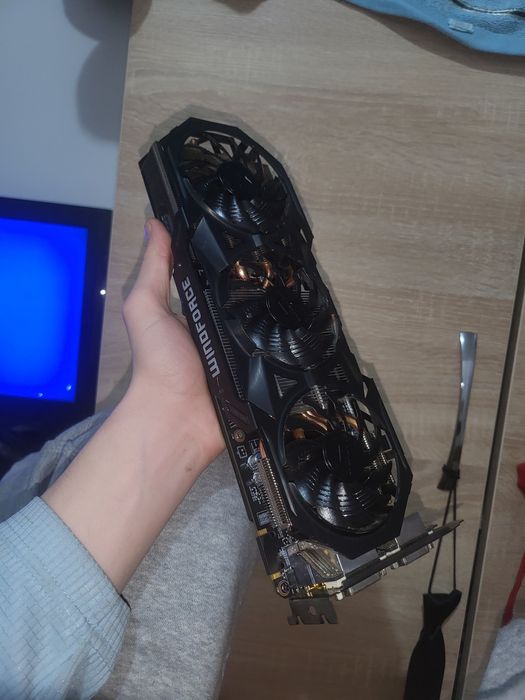 Vand placa video nvidia 960 ti 4gb