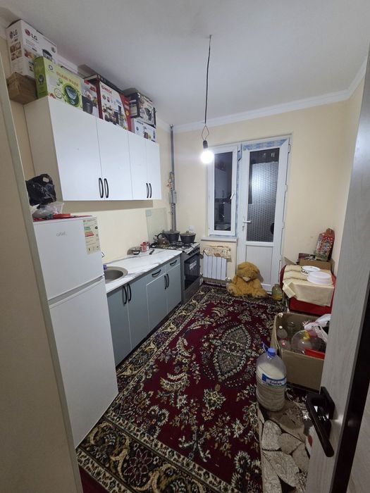 Uy sotiladi 
10 etajkani 5 etaji 
49.kvadrat