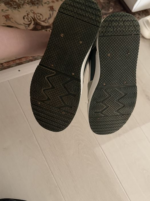 Продам кроссовки