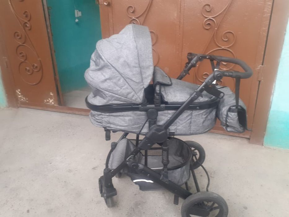 Коляска б/ у почти новая