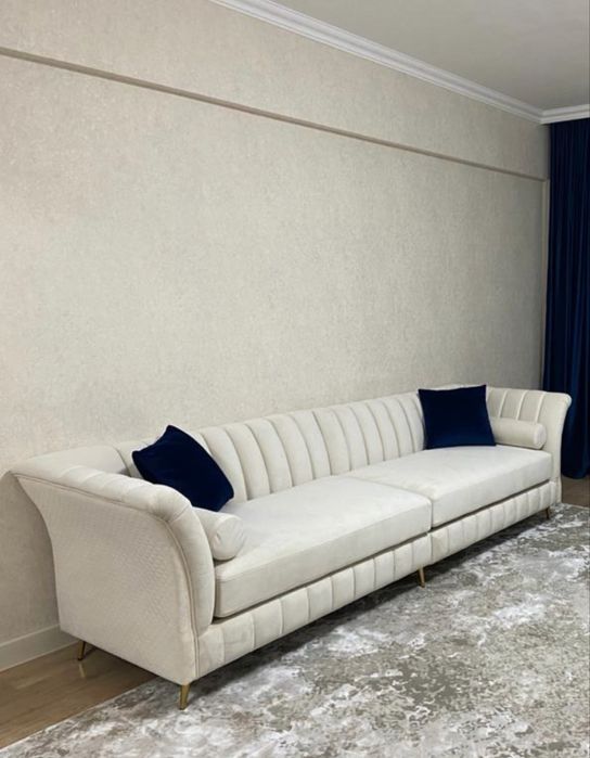 Красивый дизайнерский диван для дома