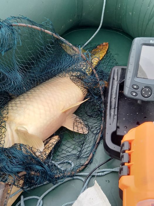 Продаётся лодка бриз хорошем состоянии плюс эхолот ривотек российский