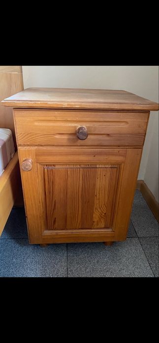 Продавам гардероб,нощни шкафчета