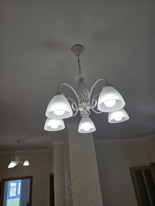 Люстры одинаковые 4 шт