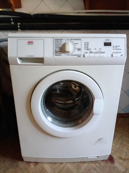 Продавам Пералня AEG