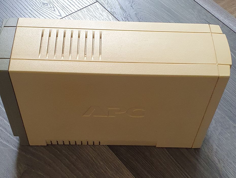 UPS APC 500VA - Back-UPS CS 500 + acumulator nou