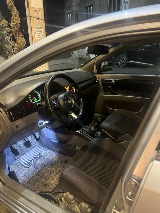 Lacetti 1.8 srochna sotiladi