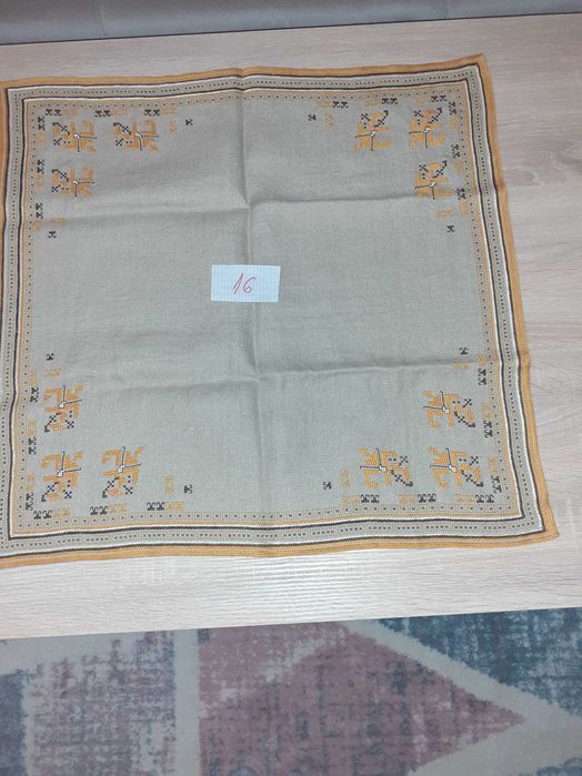 Ръчно бродирани карета на ленена панама с конци Мулине