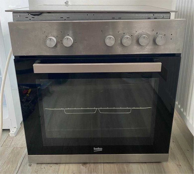 Vând cuptor electric Beko perfect funcțional !